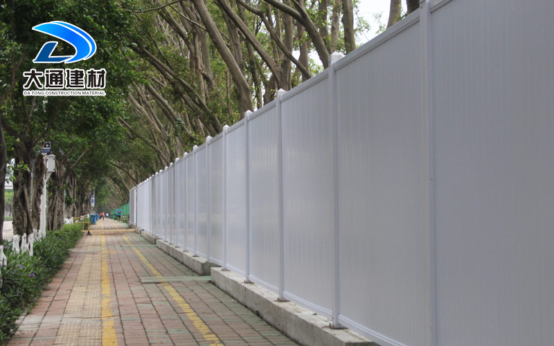 深圳大通建材有限公司，安裝PVC施工圍擋對建筑工地有哪些好處?